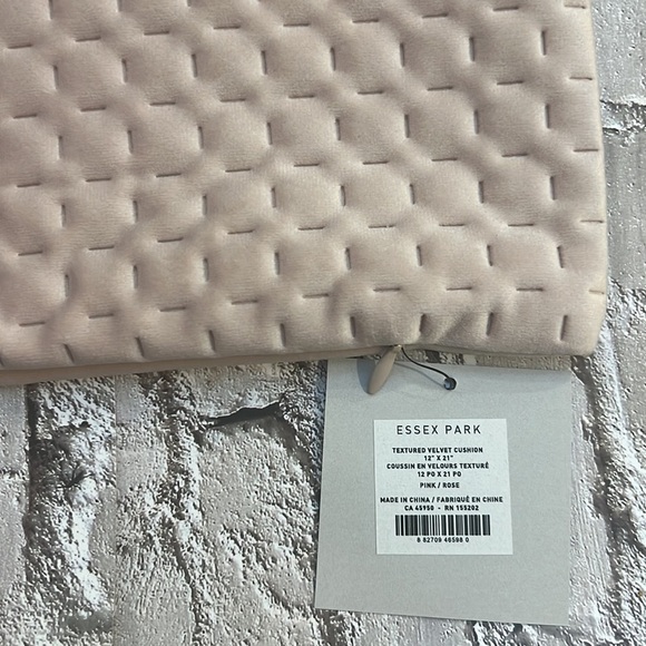 Essex Park textured velvet cushion cover for a lumbar 12 x 21 set of two - Picture 2 of 5